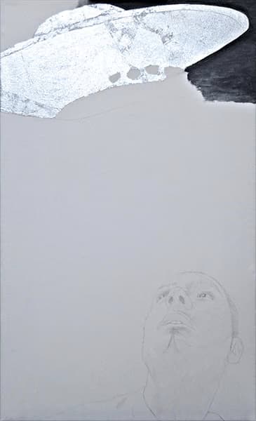 Die fliegende Untertasse und das gerade gezeichnete Gesicht auf der Leinwand