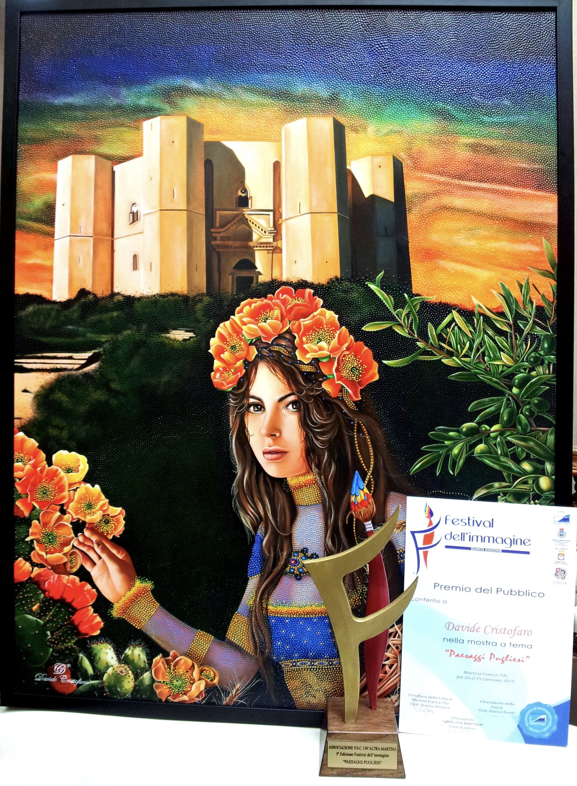 Castel del Monte und die Hofdame, davor die Trophäe und die Urkunde des Publikumspreises des Festival dell’Immagine 2015