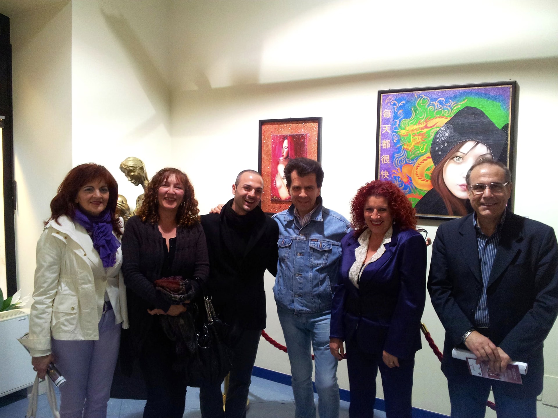 Davide Cristofaro davanti a «La Sconosciuta» e «Laure» con Lucia Torricella, Luce Di Maggio, Roki Semee e alcuni ospiti, il 27 maggio 2012