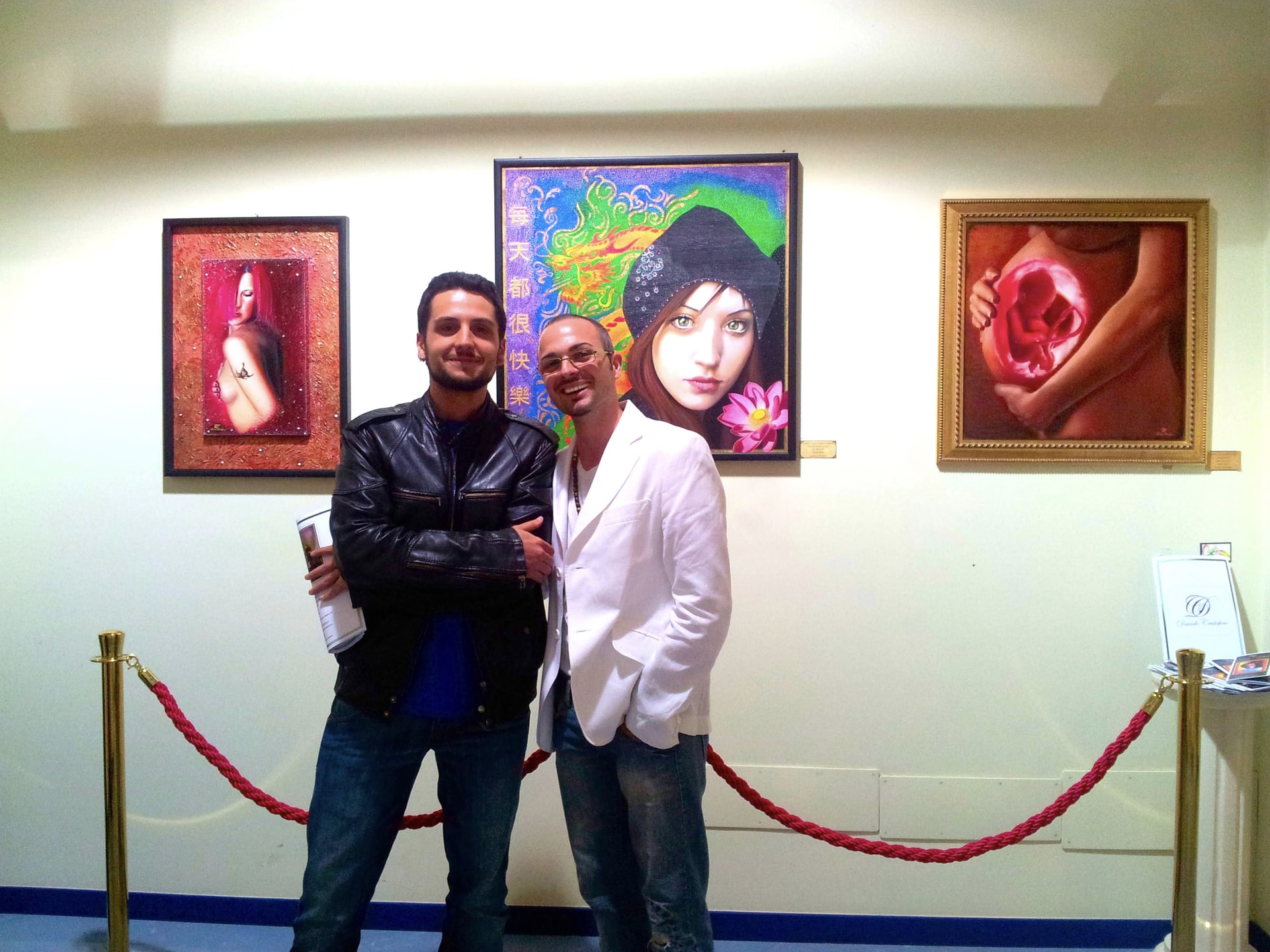Davide Cristofaro con Walter Trono davanti a «La Sconosciuta», «Laure» e «Amore Incondizionato», il 1° giugno 2012