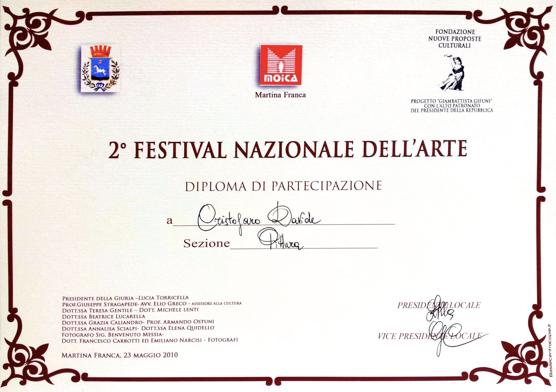 El diploma del 2.º Festival Nazionale dell’Arte a nombre de Davide Cristofaro, Martina Franca, 23 de mayo de 2010, con los nombres del jurado