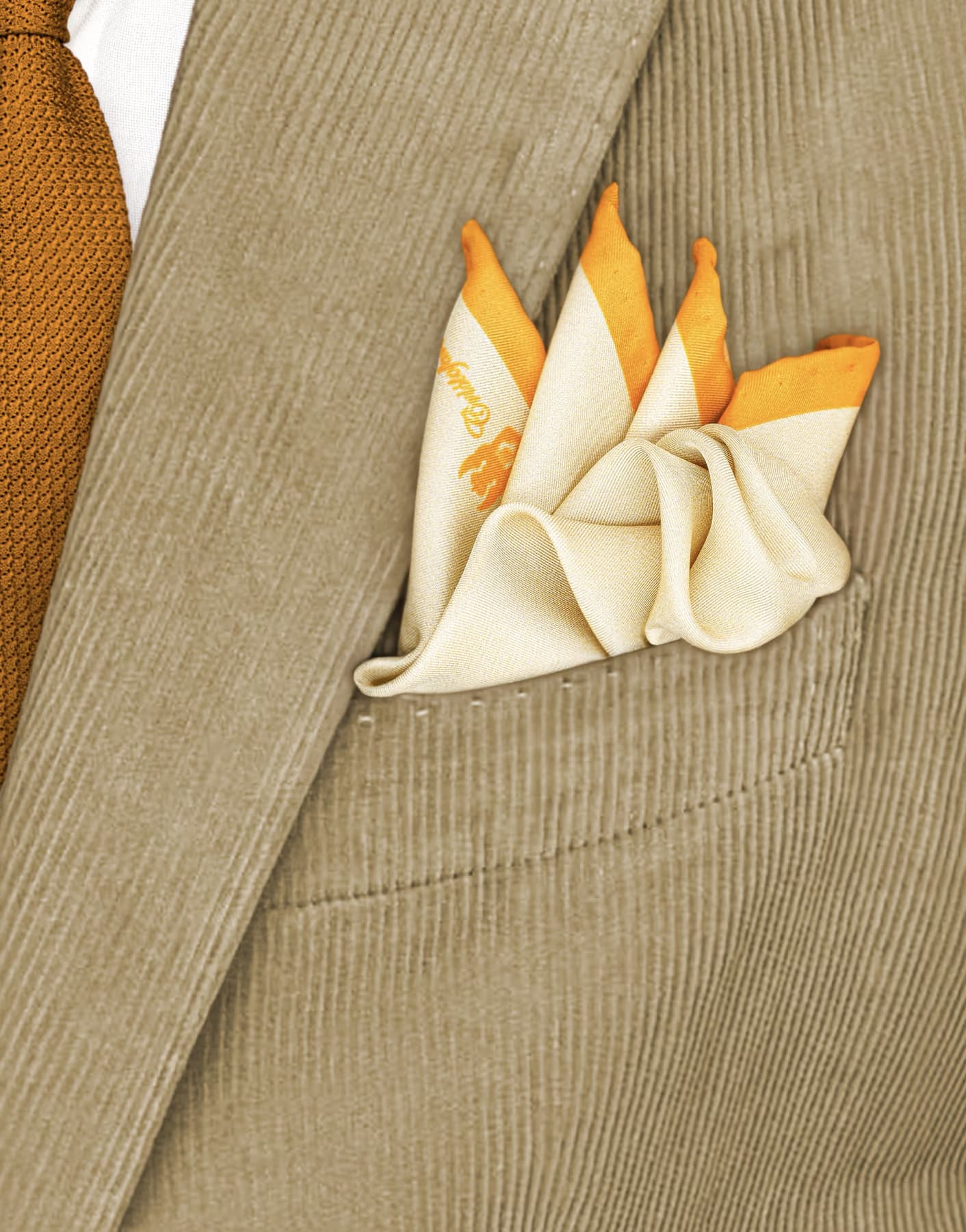 Pochette in Seta con Bordi a Contrasto