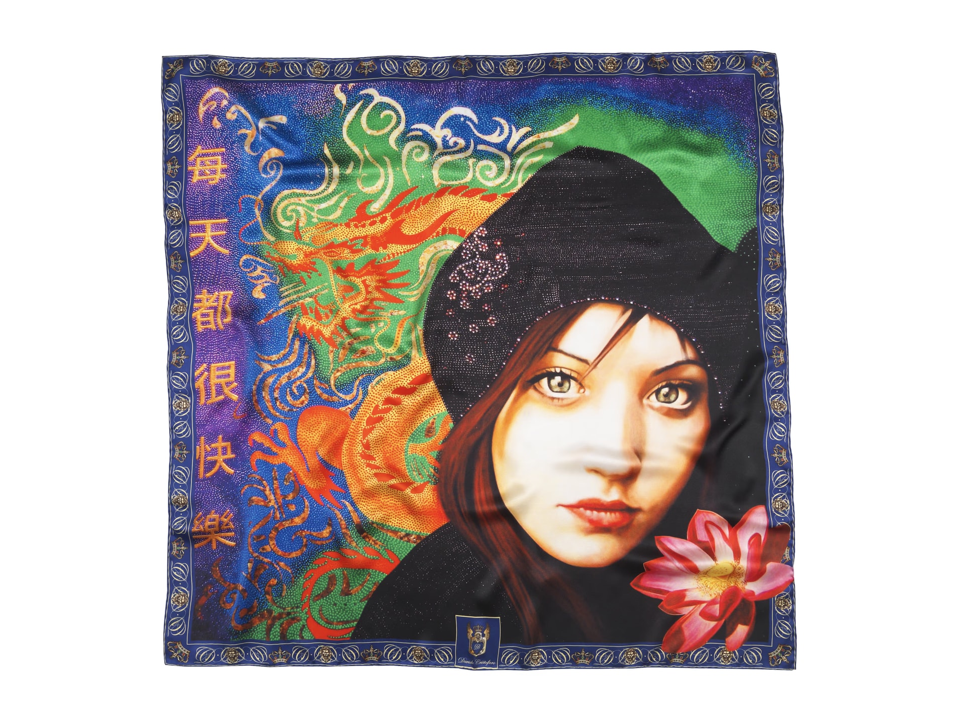 Foulard di seta Laure steso, con il ritratto dell’opera con il cappuccio nero, il loto, il drago e gli ideogrammi